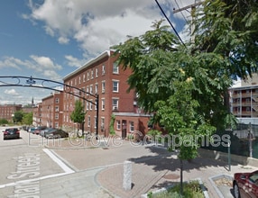 Building Photo - 67 Stark St