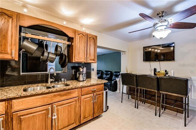 Foto del edificio - 2554 Cordova Way S