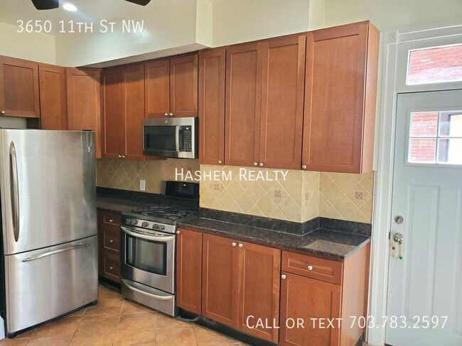 Foto del edificio - 3650 11th St NW
