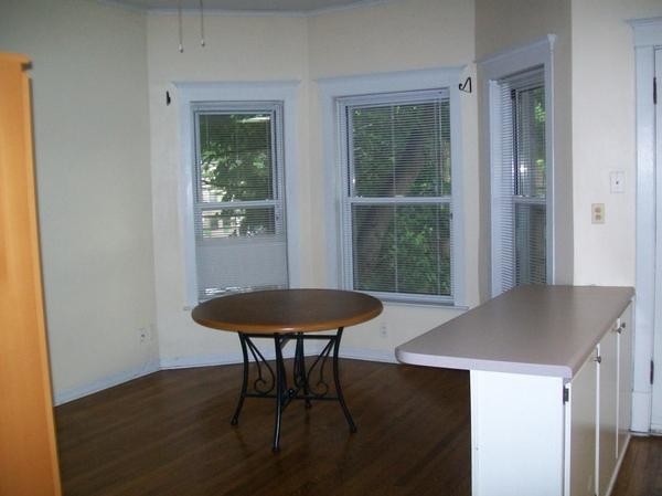 Building Photo - 2 bedroom in CHICAGO IL 60613