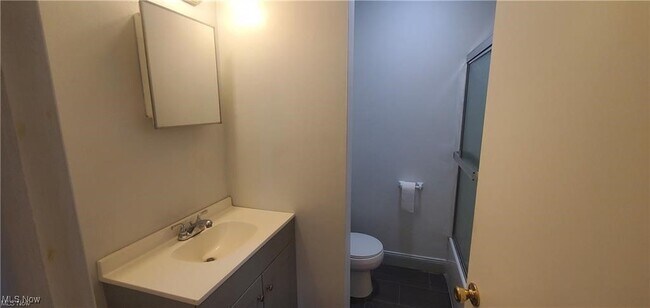 Foto del edificio - 1493 Hobart Ave