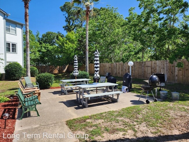 Building Photo - 1 br, 1 bath House - 2200 W 2nd Street 303B