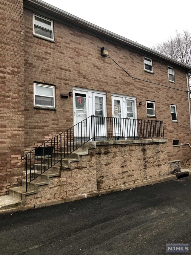 Building Photo - 247-47 Virginia Dr