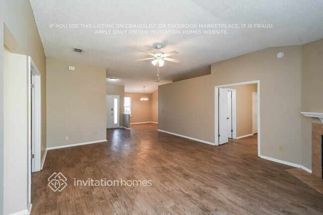 Foto del edificio - 8005 Weather Vane Dr