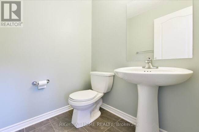 Building Photo - 256 Brambling Way