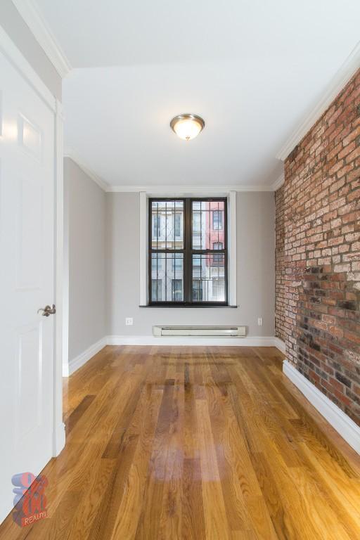 Foto del edificio - 325 E 5th St