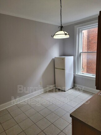 Building Photo - 35 W Main St