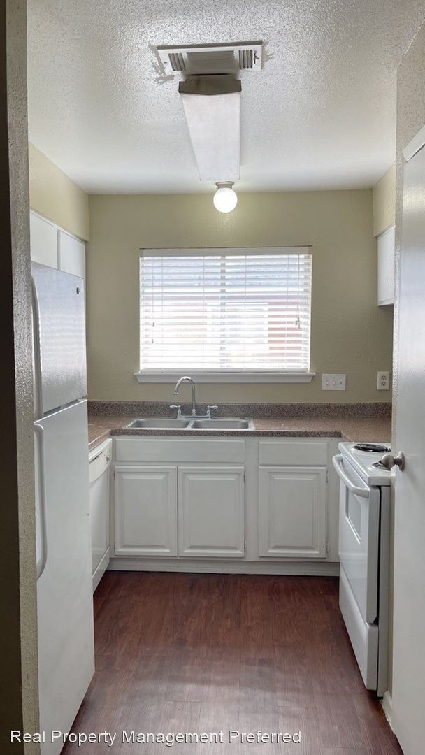 Building Photo - 2 br, 2 bath House - 7645 Fallbrook Dr