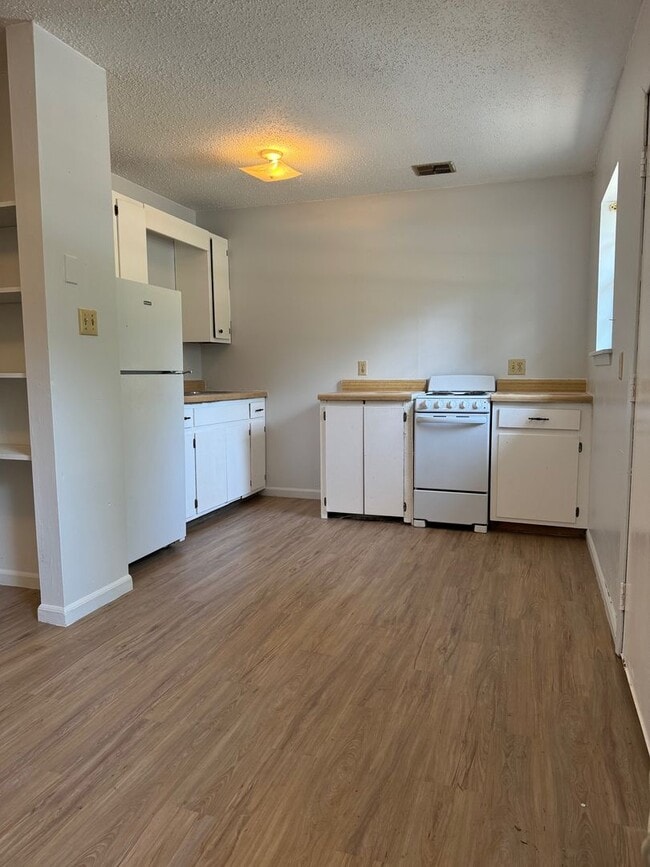 Building Photo - 1600 N Lane St