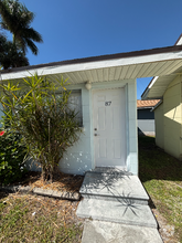 Building Photo - 1064 N Tamiami Trl