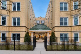 Building Photo - 4964 N Spaulding Ave