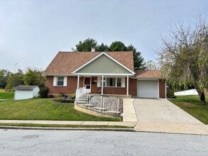 Building Photo - 3069 Birch Cir W