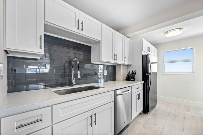 Foto del edificio - 1160 Hillsboro Mile