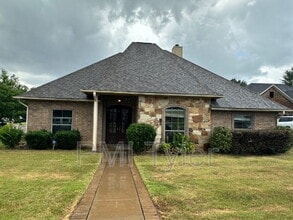 Building Photo - 2 Baylee Dr