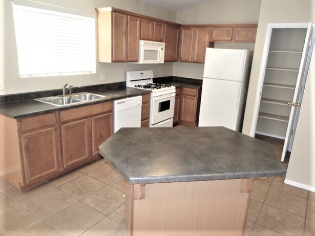 Building Photo - 4413 E Mesquite Desert Trail