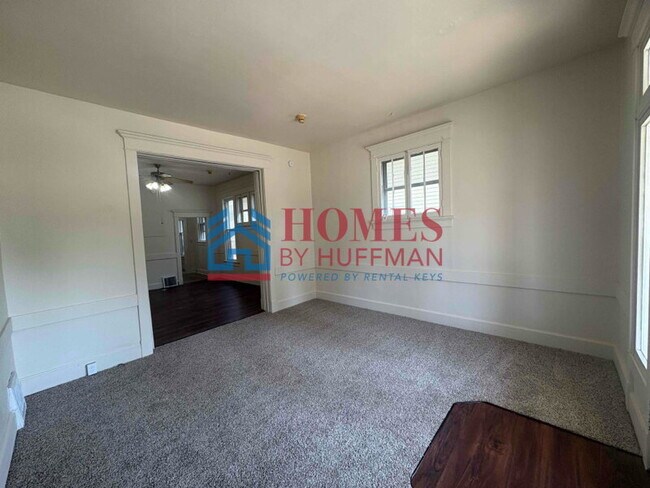 Foto del edificio - Large Four Bedroom | Two Bath House