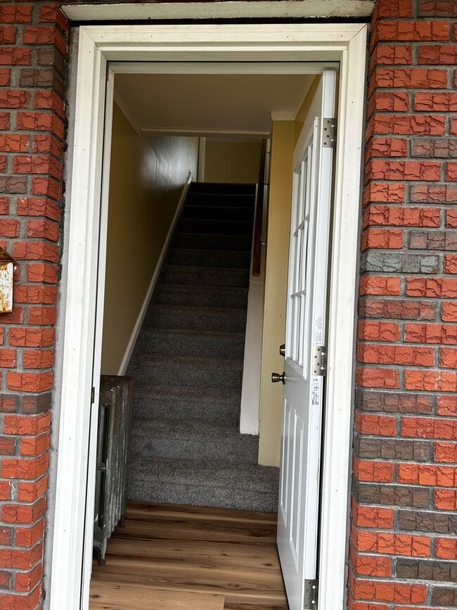 Building Photo - 41 Fallbrook St