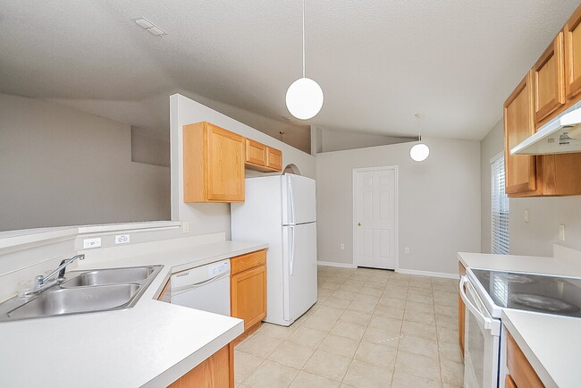 Building Photo - 1614 Alhambra Crest Dr