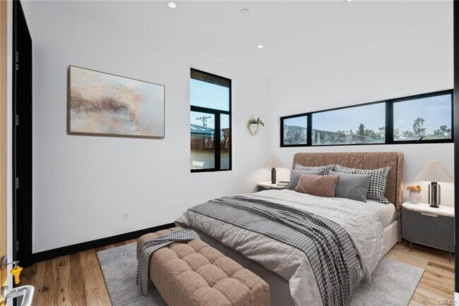 Foto del edificio - 922 W Clark Ave