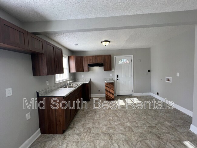 Building Photo - 809 Goodwyn St