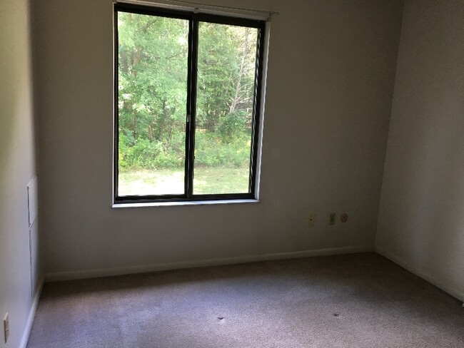 Building Photo - 2399 Echo Valley Dr