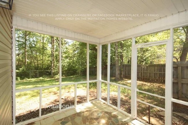Foto del edificio - 2720 Hidden Creek Dr SW