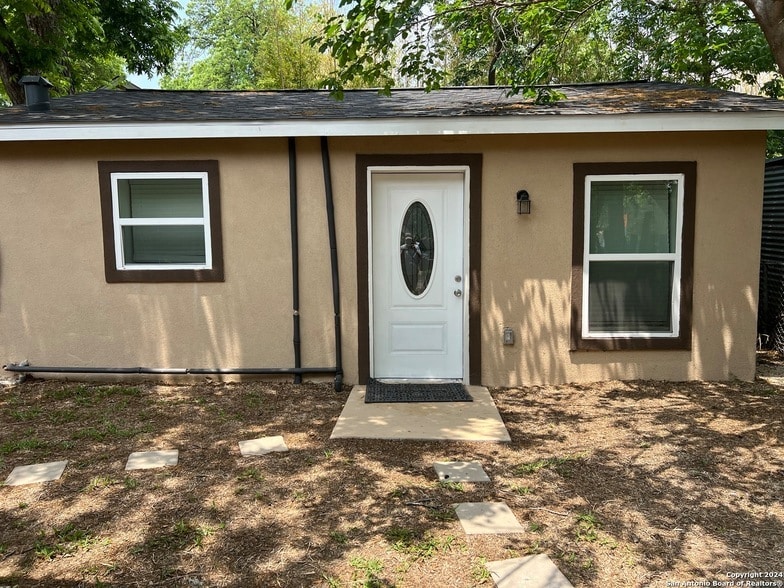 Primary Photo - 333 E Woodlawn Ave
