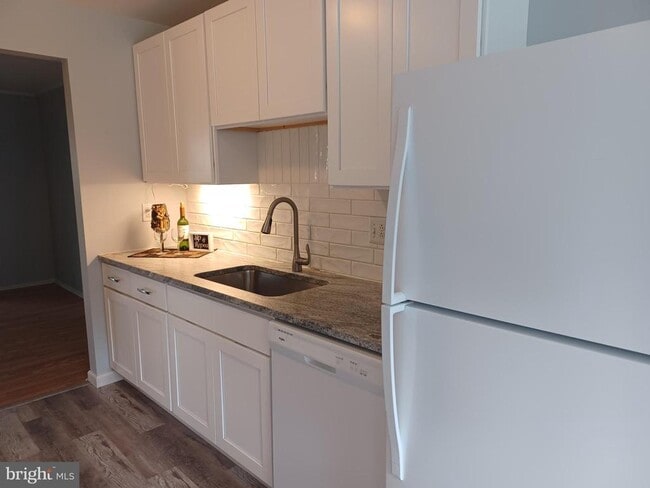 Foto del edificio - 403 Roberts Ln