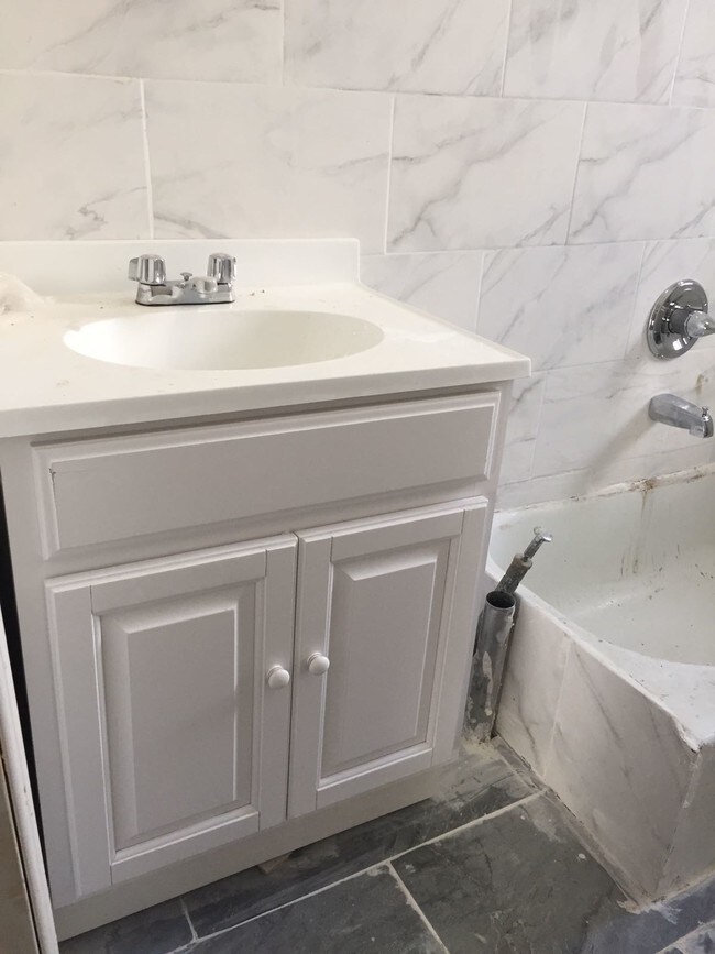 Foto del edificio - 171 E 96th St