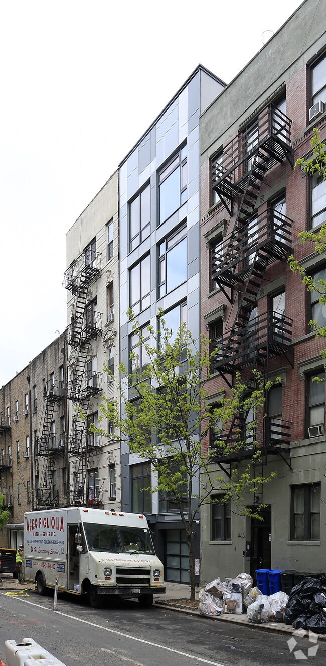 Building Photo - 442 E 13th St
