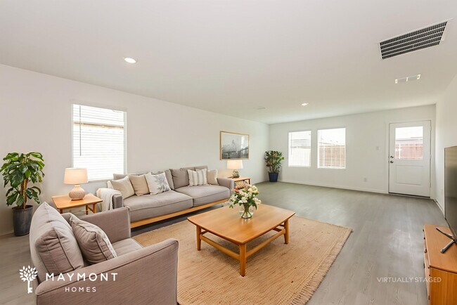 Building Photo - 1083 Neyland Dr