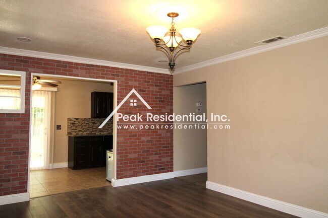 Foto del edificio - 3 br, 1 bath House - 3837 Donna Circle