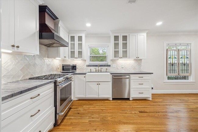Foto del edificio - 211 W 31st St
