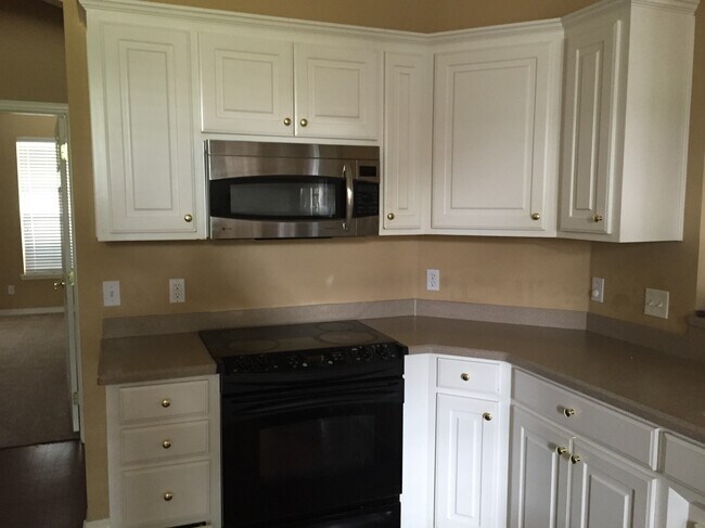 Foto del edificio - 8004 Laurel Hill Dr