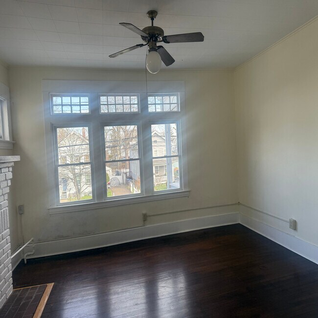 Building Photo - 182-184 Main St