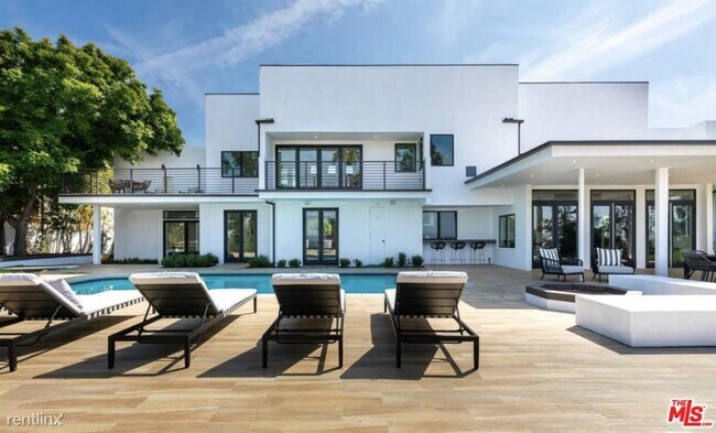 Foto del edificio - 17845 Avenida Puerto Vallarta