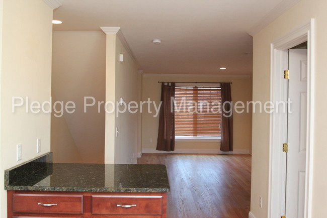 Foto del edificio - 35 Old Fitch Hill Rd
