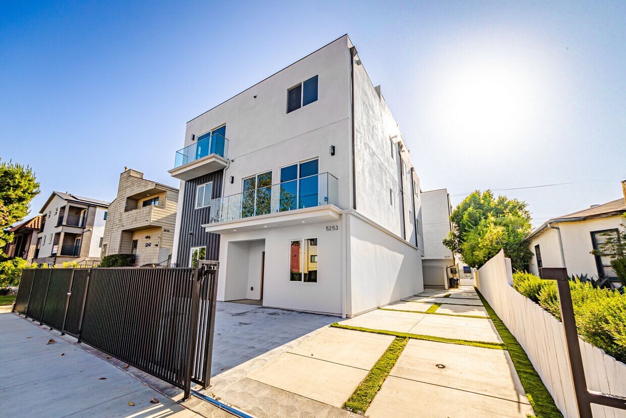 Foto principal - 5253 Agnes Ave