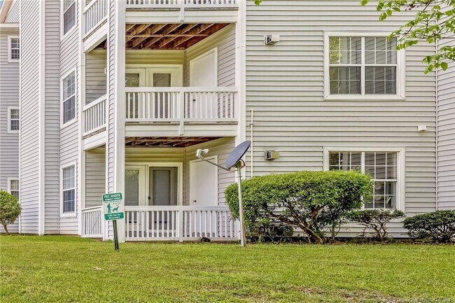 Foto del edificio - 275 Waterdown Dr