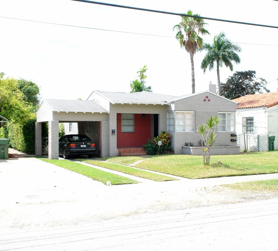 Foto del edificio - 710 NE 87th St