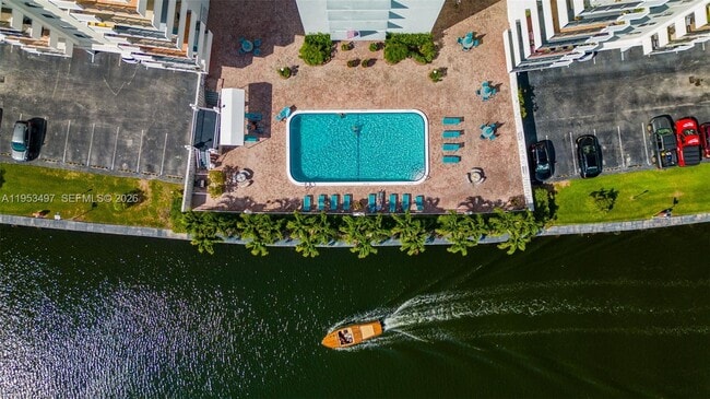 Foto del edificio - 401 Golden Isles Dr