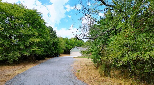 Foto del edificio - Private 2-Acre Retreat | Custom Home | Gat...