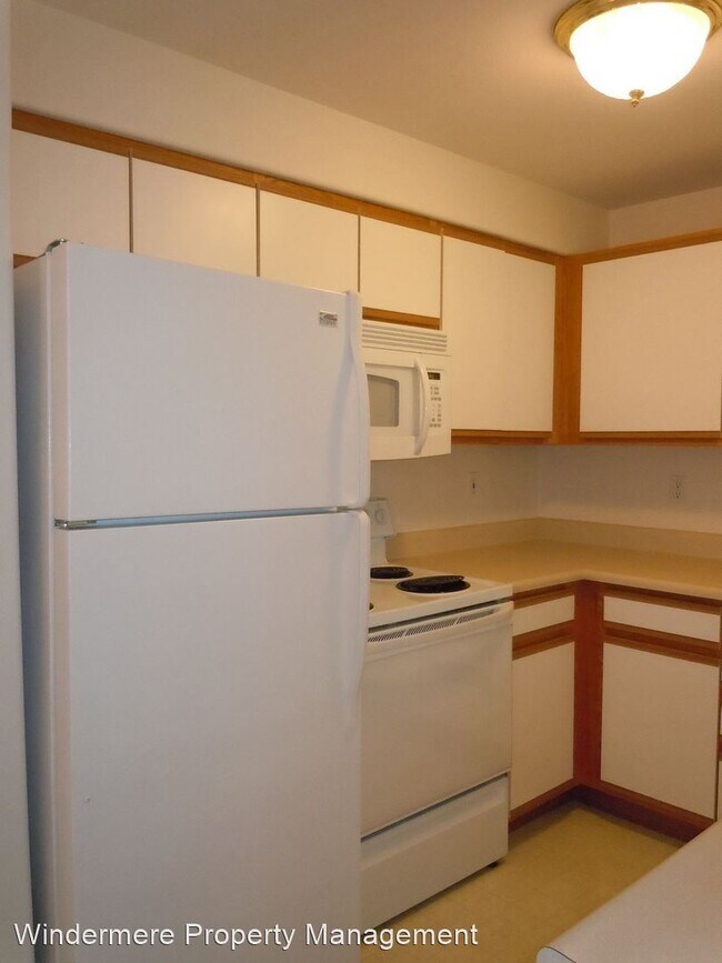 Building Photo - 2 br, 1.5 bath House - 4257 Wintergreen Ci...