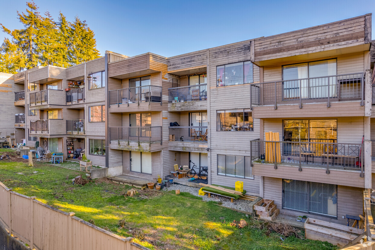 Building Photo -   The Louise Court Apartments   