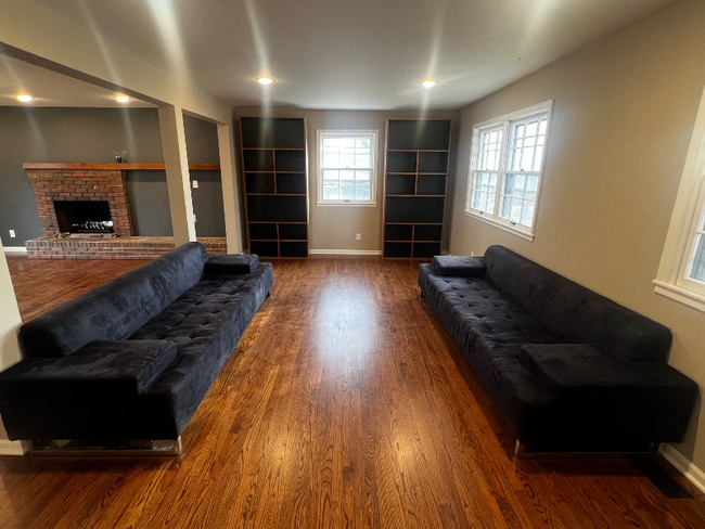 Building Photo - 1054 Wellington Rd