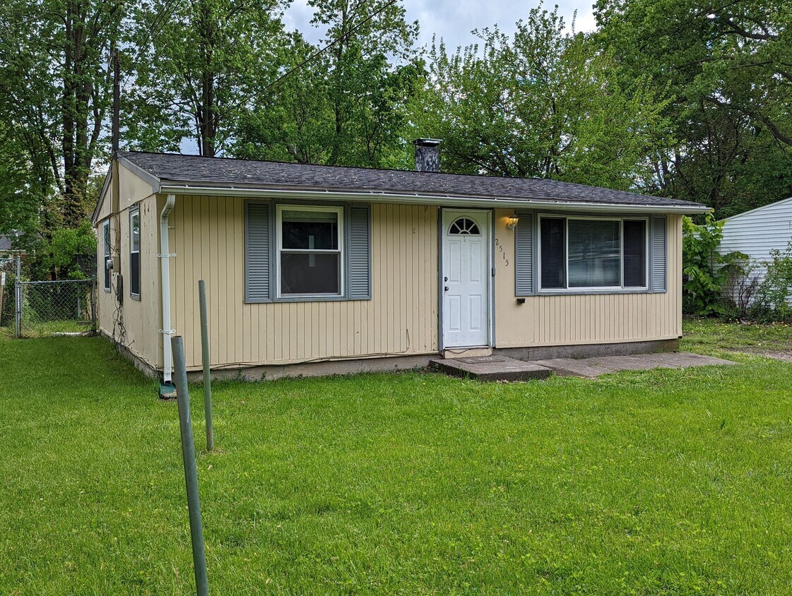 2515 Fielding Dr, Lansing, MI 48911