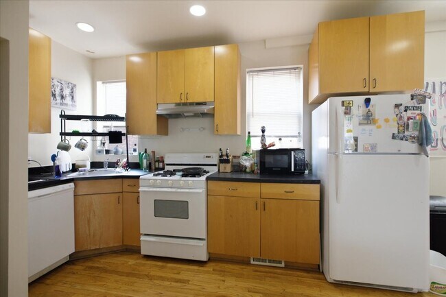 Foto del edificio - 518 N May St