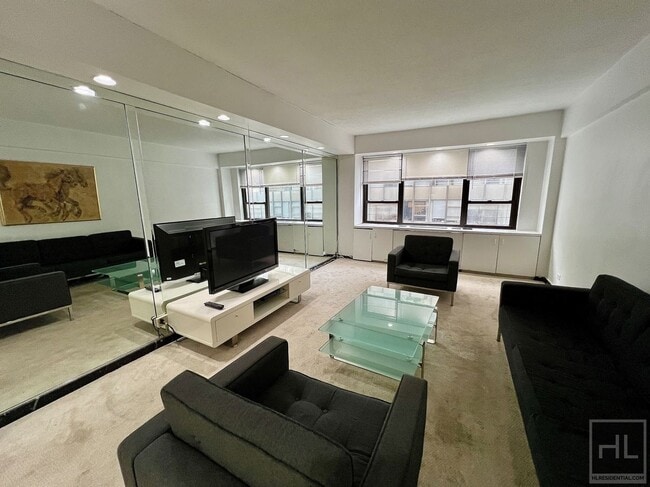 Building Photo - E 47 st