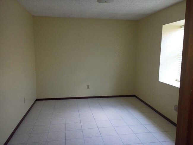 Habitación - 805 W 24th St