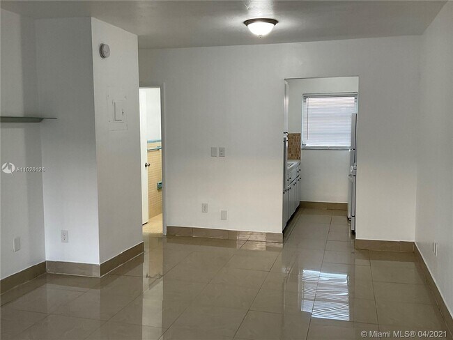 Foto del edificio - 2072 NE 169th St